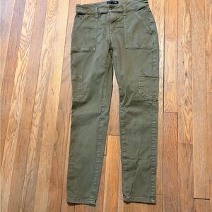 Banana Republic Women’s Olive Cargo Pants